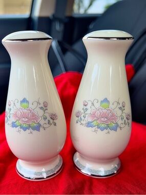 Lenox China CHARLESTON Salt & Pepper Set GREAT CONDITION